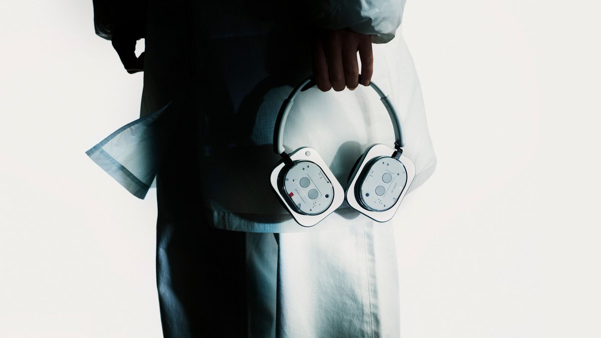 Halkatech's tweet photo. Nothing Headphone (1) has launched in India at a price of ₹19,999. With a premium build and unique design.
#NothingHeadphone1 #NothingLaunch #TechNews https://t.co/vKacbMs0n2