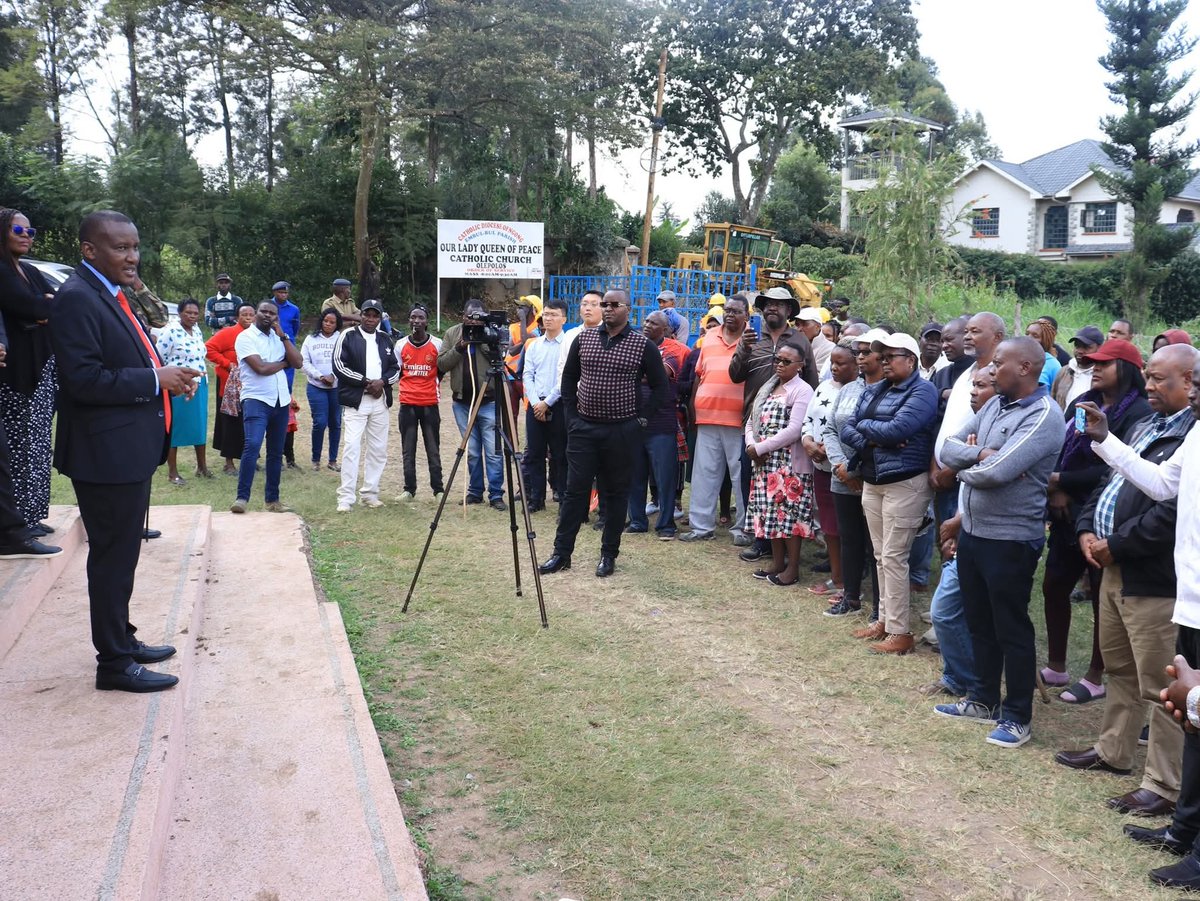 EphantusKim's tweet image. Earlier today, I witnessed the official groundbreaking for the construction of the Kangawa–Imani:Catholic church Road after successful engagement with the community.
This milestone marks the beginning of a transformative journey that will enhance connectivity and boost local…