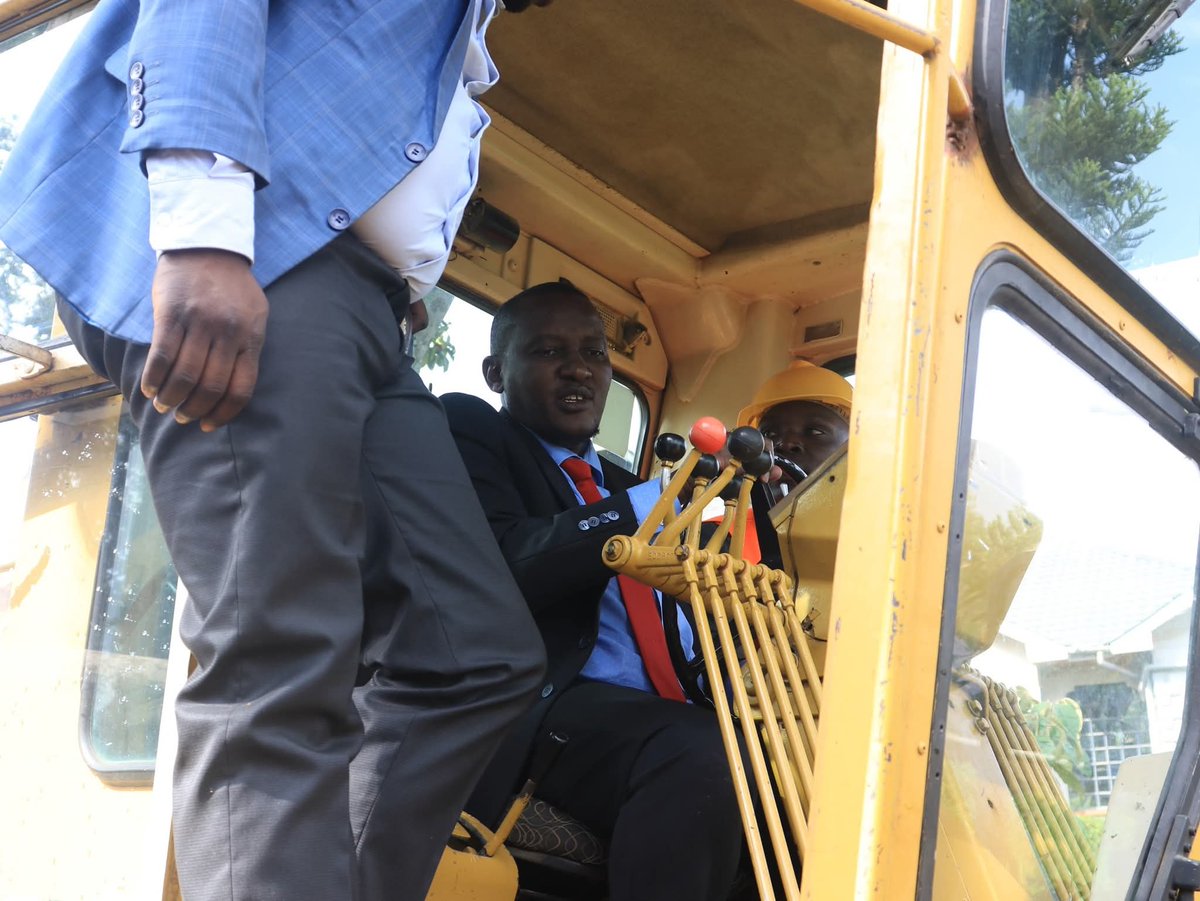 EphantusKim's tweet image. Earlier today, I witnessed the official groundbreaking for the construction of the Kangawa–Imani:Catholic church Road after successful engagement with the community.
This milestone marks the beginning of a transformative journey that will enhance connectivity and boost local…