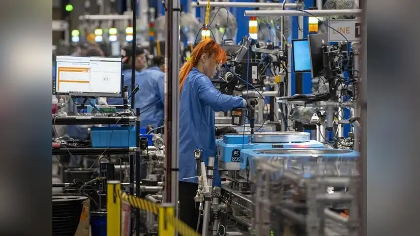 IsabellaHa80428's tweet photo. US job openings jump to 7.8M in May, beating expectations &amp; showing labour market strength despite high rates &amp; policy uncertainty. Quit rates rose, layoffs fell. Hiring cooled from 2021–23 boom, but market remains resilient. #USJobs #LabourMarket #Economy https://t.co/IYmHxry83W