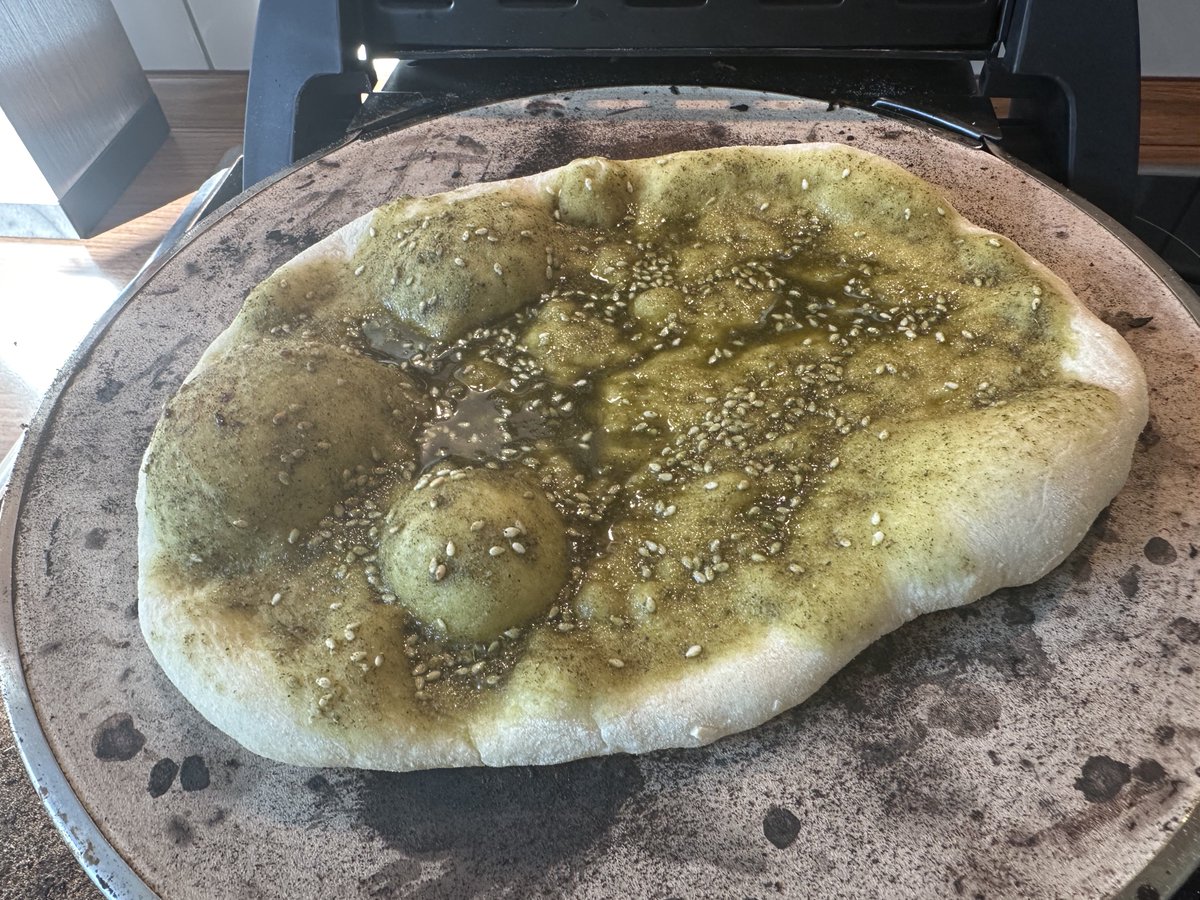 _ediri's tweet image. Made some Za&apos;atar (thanks @shar1z for the Netanya market run) Manakeesh! 😍😍
