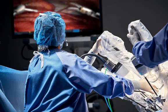 JUST IN: 🇨🇳 Chinese doctors successfully perform first satellite-powered surgery on patient 5,000 km away.