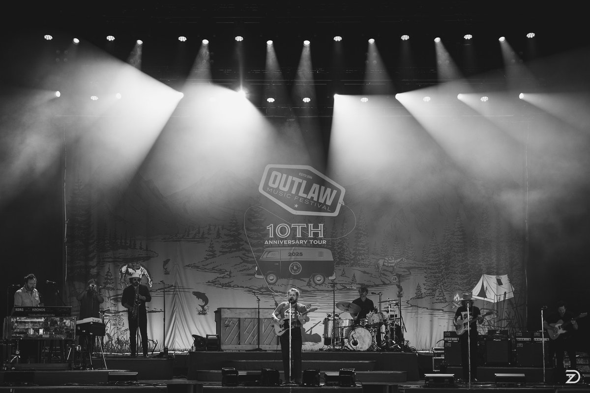 Hollywood Casino Amphitheater (@hollywoodampstl) on Twitter photo What an amazing Saturday celebrating the 10th anniversary of <a href="/outlawmusicfest/">Outlaw Music Festival</a> with <a href="/WillieNelson/">Willie Nelson</a> & Family, <a href="/bobdylan/">Bob Dylan</a>, <a href="/NRateliff/">Nathaniel Rateliff</a> & the Night Sweats, <a href="/tbtduluth/">Trampled by Turtles</a> & <a href="/tamineilson/">Tami Neilson</a>! ๐ More pics @ livemu.sc/3GjLPUQ
Photos by <a href="/zachdalin/">Zach Dalin</a> What an amazing Saturday celebrating the 10th anniversary of <a href="/outlawmusicfest/">Outlaw Music Festival</a> with <a href="/WillieNelson/">Willie Nelson</a> & Family, <a href="/bobdylan/">Bob Dylan</a>, <a href="/NRateliff/">Nathaniel Rateliff</a> & the Night Sweats, <a href="/tbtduluth/">Trampled by Turtles</a> & <a href="/tamineilson/">Tami Neilson</a>! ๐ More pics @ livemu.sc/3GjLPUQ
Photos by <a href="/zachdalin/">Zach Dalin</a>