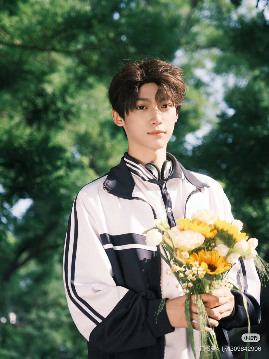 wbngsh175779's tweet photo. Ziyu wearing uniform but u will never know actually he was wearing a wig too 🤣#RevengedLove #Ziyu https://t.co/gMHusTYavu