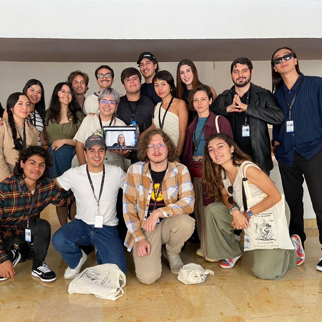 Oscar Ríos, estudiante de LPCD, participó como miembro del Jurado Joven en la edición 40 del Festival Internacional de Cine en Guadalajara (FICG), integrado por jóvenes cineastas y estudiantes de toda Latinoamérica. 👏

#InspirandoTuMejorVersión
