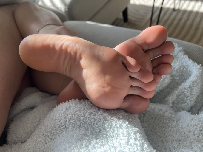 My soft soles need a face to rest on 🩷 https://t.co/61NDXztFqP