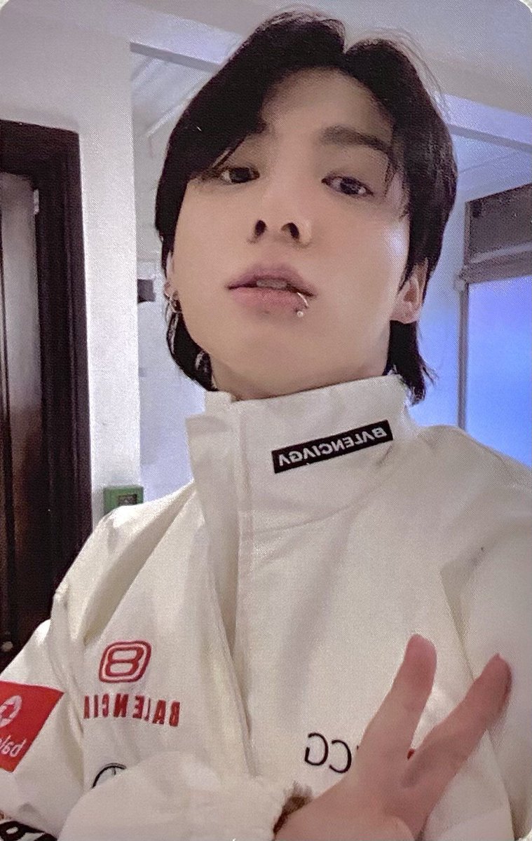 misuecart's tweet photo. .wtb // want to buy ! 
lfs ph  jungkook m2u ld R1 
racer koo 

🏷️ jungkook golden ld luckydraw pc poca soundwave m2u powerstation r1 r2 https://t.co/pQj1rYAIVy