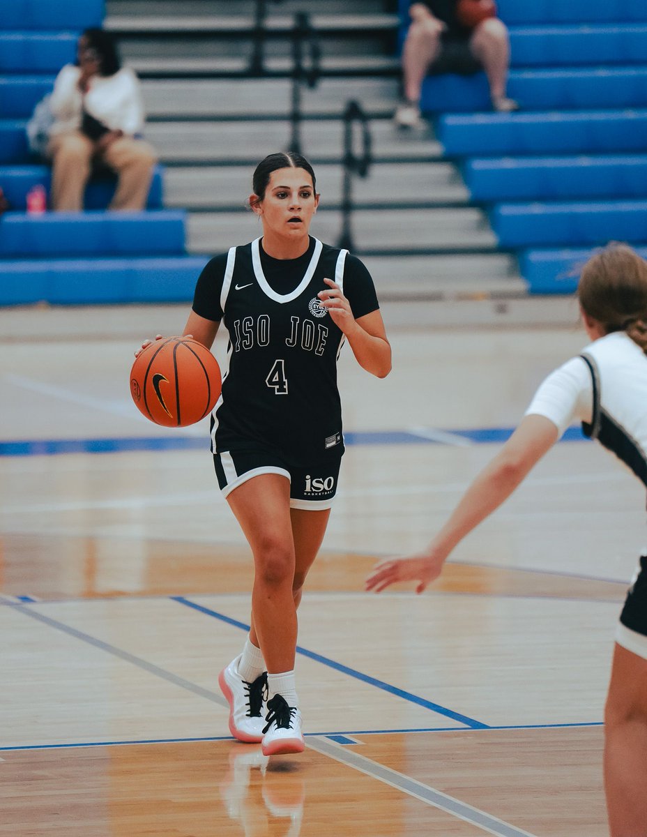 Evvi Cooper 🆚 TN Flight Jr EYBL
Battle in the Boro 🏆

14 pts. 3/5 from deep. 3 assists.
Knocked down shots, made plays.

#JustUs | #DevelopmentOverEverything