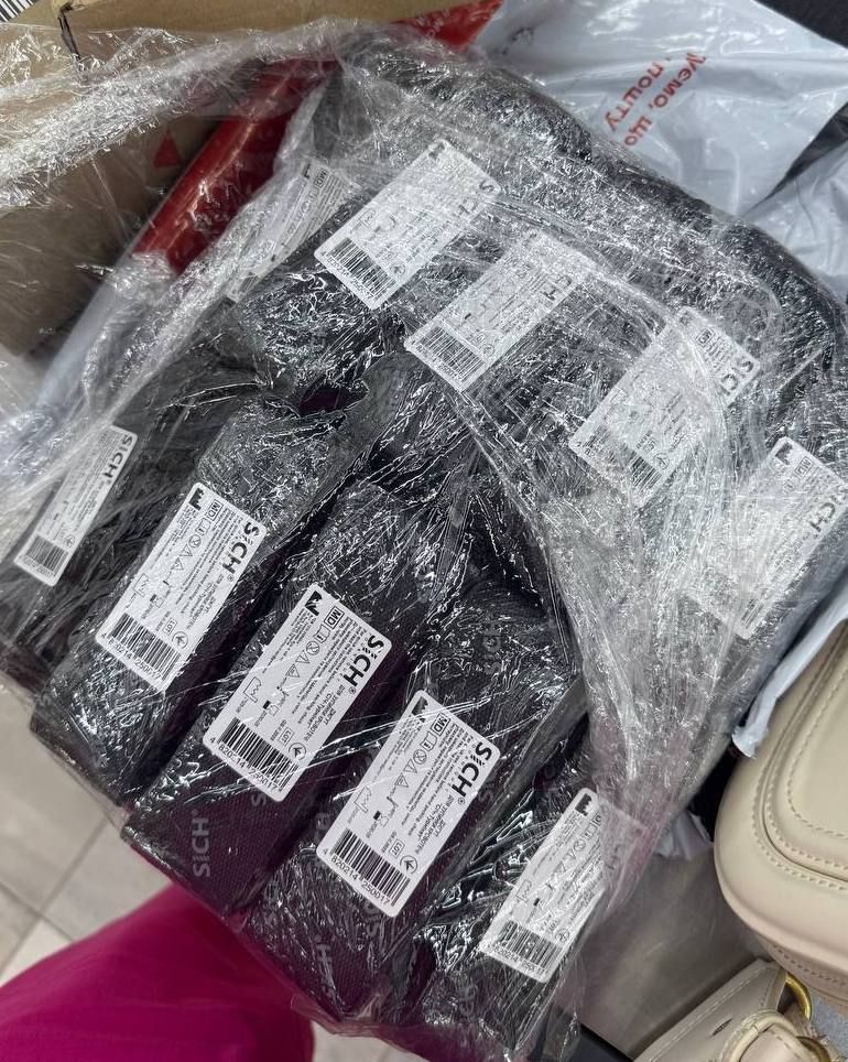 volunteers_nl's tweet image. Tourniquets cut off blood flow to severe injuries and amputated limbs. They are about the most effective piece of medical equipment for saving Ukrainian soldiers' lives.
Tourniquets should not be reused. Each one matters. We've sourced another 16 for 240 euros, ready to ship.