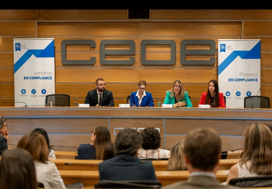 emartinest's tweet photo. Formación, integración de nuevas áreas de compliance como #compliancelaboral o derecho de la competencia; un placer haber podido moderar una de las mesas en el I Congreso de Compliance en la actividad empresarial, organizado por ASCOM y celebrado hoy en la CEOE. https://t.co/e5E1Cc5gXA