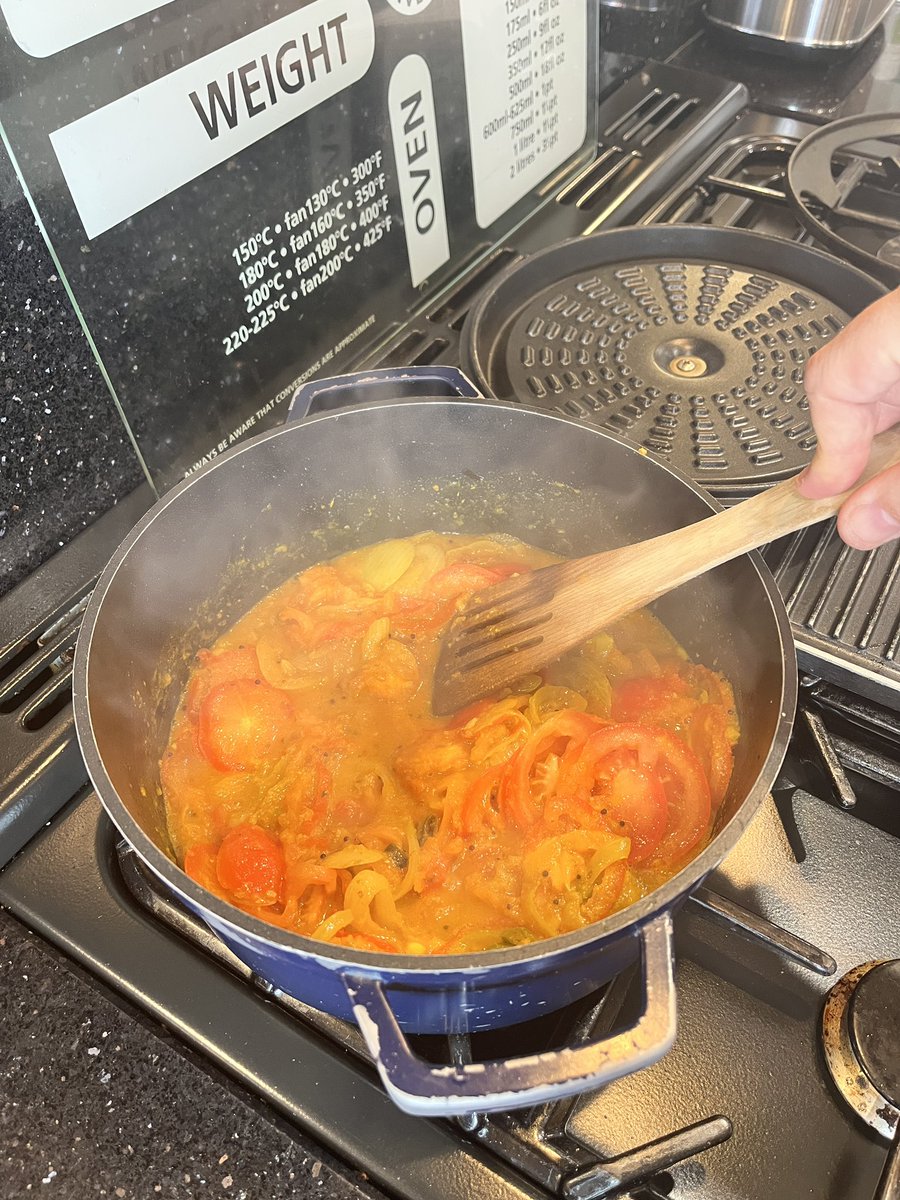 💥 A Friday night treat. A pork curry - a masala paste and a sesame paste combined and slow cooked for an hour. Perfect way to end the week 🤤 

🌟💫 Recipe taken from #RickStein: vm.tiktok.com/ZNdfH89tF/

#WilkoCooks #Homemade #PorkCurry #FarEastFriday #FYP #TwitterSupperClub