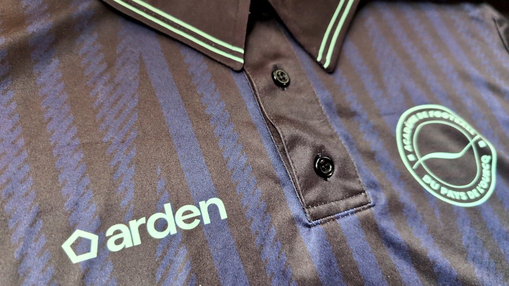 Maillot col polo ? Pas de problème 😎