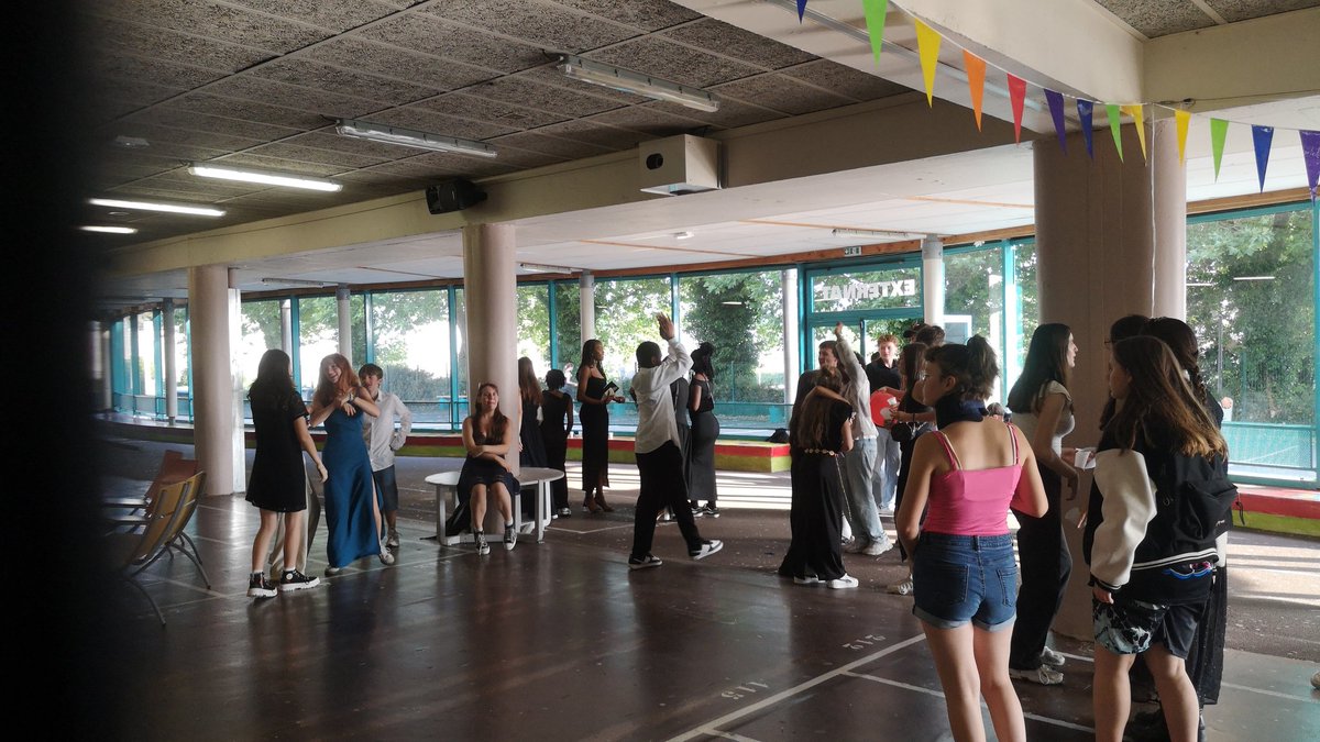 ClgPasteurStlo's tweet photo. Bal de  fin d'année au Collège Pasteur https://t.co/5UzJMS15Tm