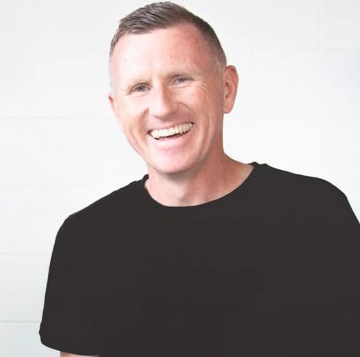 This week on DL Presents... ☀️🕶️ Tim kicks off the summer "All Around" 🌊 proper with new tunes and his own guest mix from a recent Poolside Summer BBQ, where the beats are thicker than the sauce dripping off your burger 🍔. Tune in Wed July 2nd @ 2P EST | di.fm/djmixes