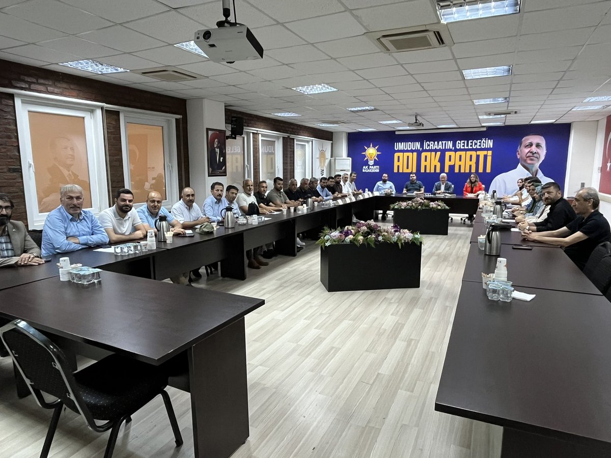 AK Parti’mizin ilkeleri ve Türkiye Yüzyılı vizyonu doğrultusunda; haftalık Yürütme Kurulu toplantımızı ve İl Koordinatörümüz Sn. Osman Ertuğrul Yörük’ün katılımlarıyla Yönetim Kurulu toplantımızı gerçekleştirdik. Toplantımızın teşkilatımız ve ilçemiz adına hayırlara vesile