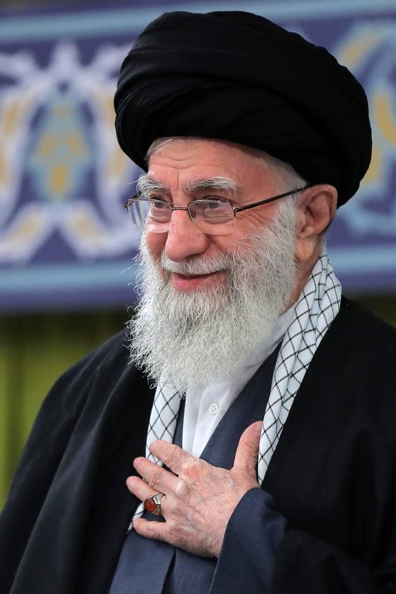 من يقترب من السيد بسوء، فليعلم أنه سيُواجَه بجيشٍ لا يُقاس بالعدد، بل بالإيمان.
“لبّيكَ يا حسين” صرخناها أمس، واليوم نُكملها “لبّيكَ يا سيد علي”.
قلوبنا جبهات، وأرواحنا حُصون، وعيوننا سواتر.
#كلنا_جنود_الولي