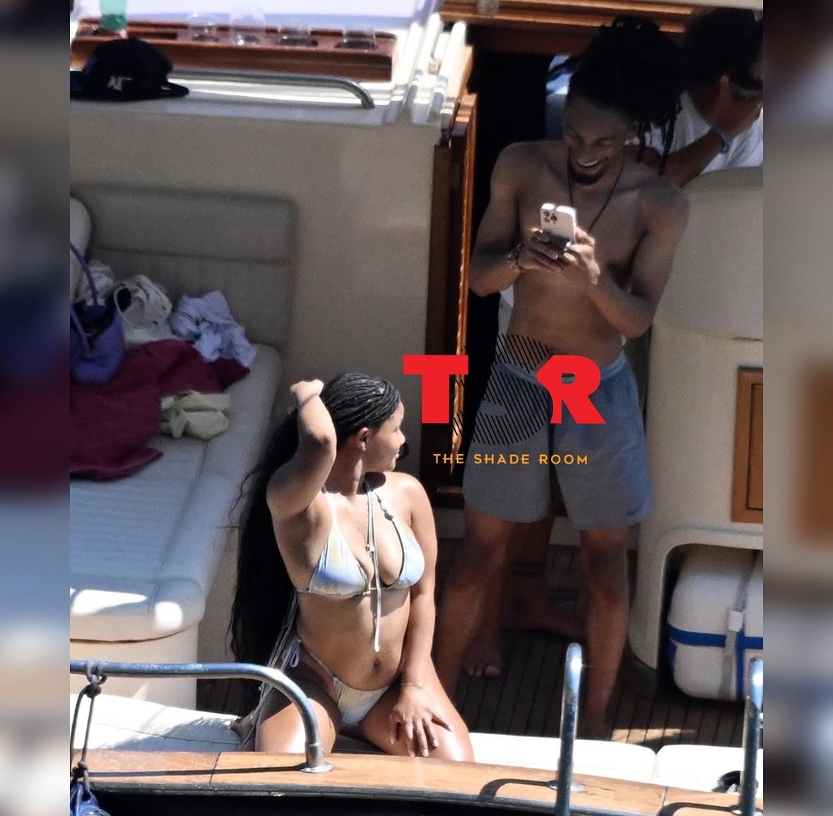 CommentaryWLaLa's tweet photo. And yall calling #Halle bitter like she was hung up on DooDooGarbage. PLEASE!

LETS GOOOOO, MS. BAILEY! https://t.co/xXsx4v8UON