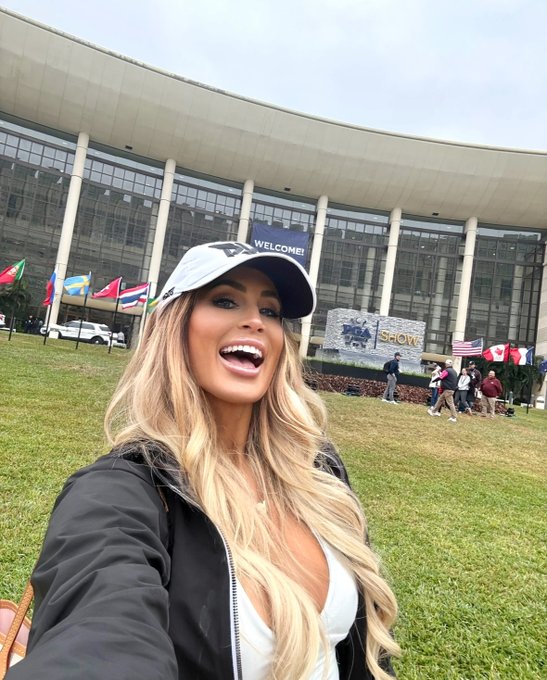 Watch Karin Hart's leaked NSFW photo on TwXstars