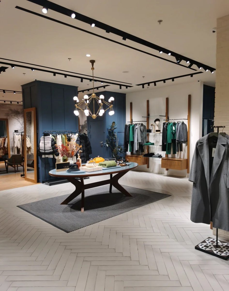 fdesigne98's tweet photo. Weekend Max Mara (WF Central) offers a wide range of clothing styles, both stylish and casual. The design is designed with attention to detail and a well-fitting fit that showcases the wearer's elegance. The fabric is of good quality and comfortable to wear.😍😇 https://t.co/KVHmOQronZ