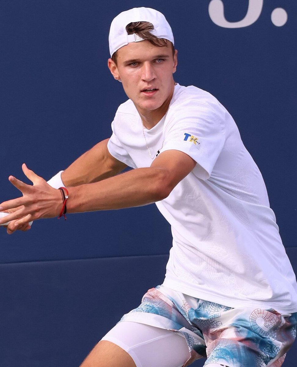 aManFromSweden's tweet image. The highest ranked teenager on the planet, world nr 17 Jakub Mensik is through to the 2nd round of Wimbledon after beating Hugo Gaston with a convincing 3-1 win.
Only teenager in the top 50, and Miami Masters champion earlier this year, beating his childhood idol Novak Djokovic…