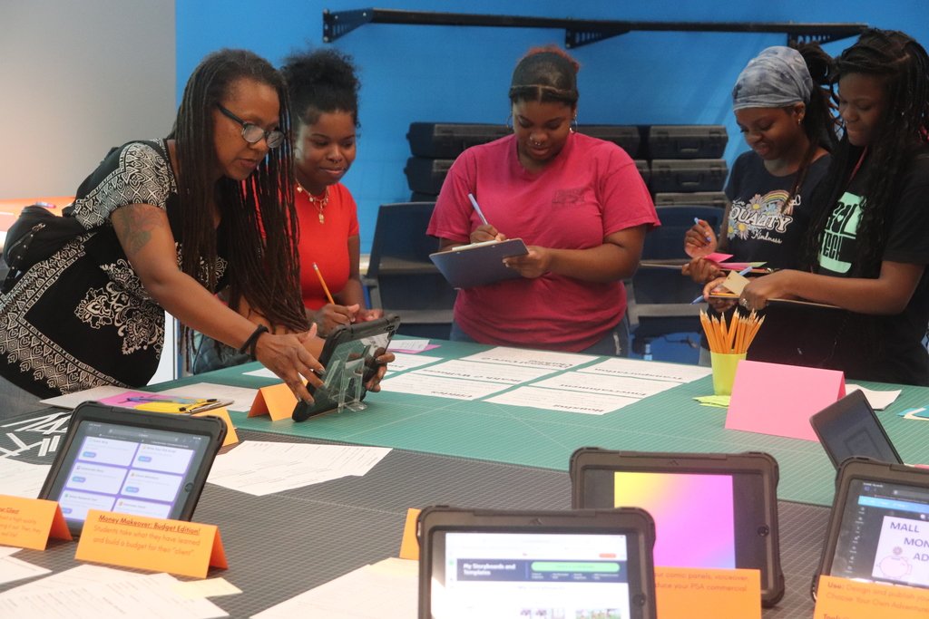 KESExpress24's tweet photo. Educators at Konnoak Middle School opened their doors to demonstrate some of the exciting projects students will participate in next school year during their first Project-Based Learning Showcase. Learn more on our website at https://t.co/zRxKCV5GXi.

#wsfcs https://t.co/H3TwGAzvsV