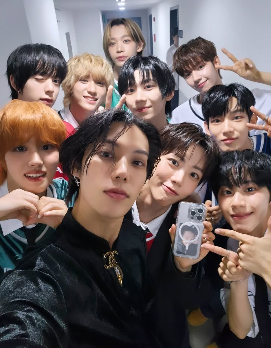 stejayverse's tweet image. El Capitxn sharing a photo with AHOF and him captioning it with “AHOF Congrats on your debut let's stay together till the end” #AHOF #아홉  

🥹🥺🥹🥺🥹🥺