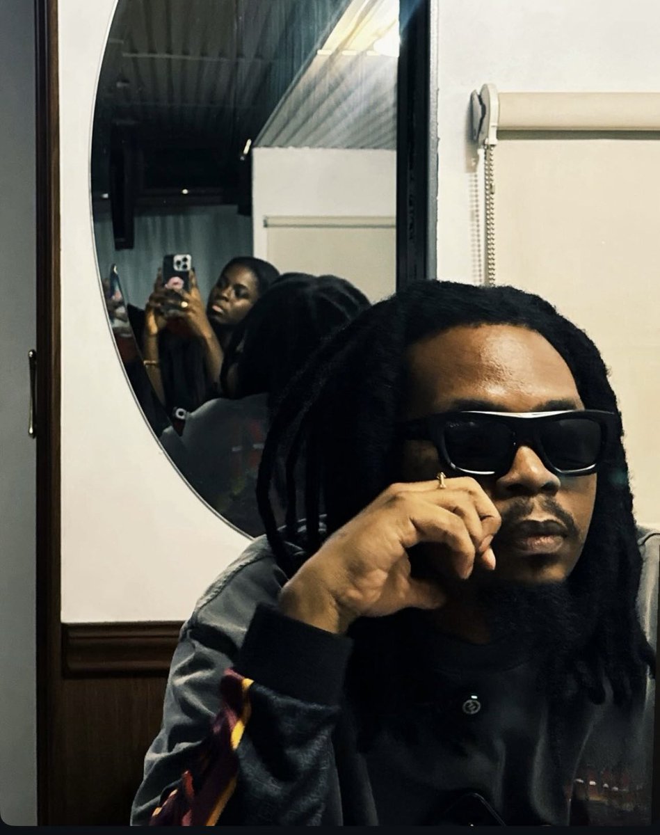 SnehQueenBee's tweet photo. Olamidé' sold 4.6K units in the US in its first full week of release. 🔥🐐 https://t.co/0MVZxwYToY
