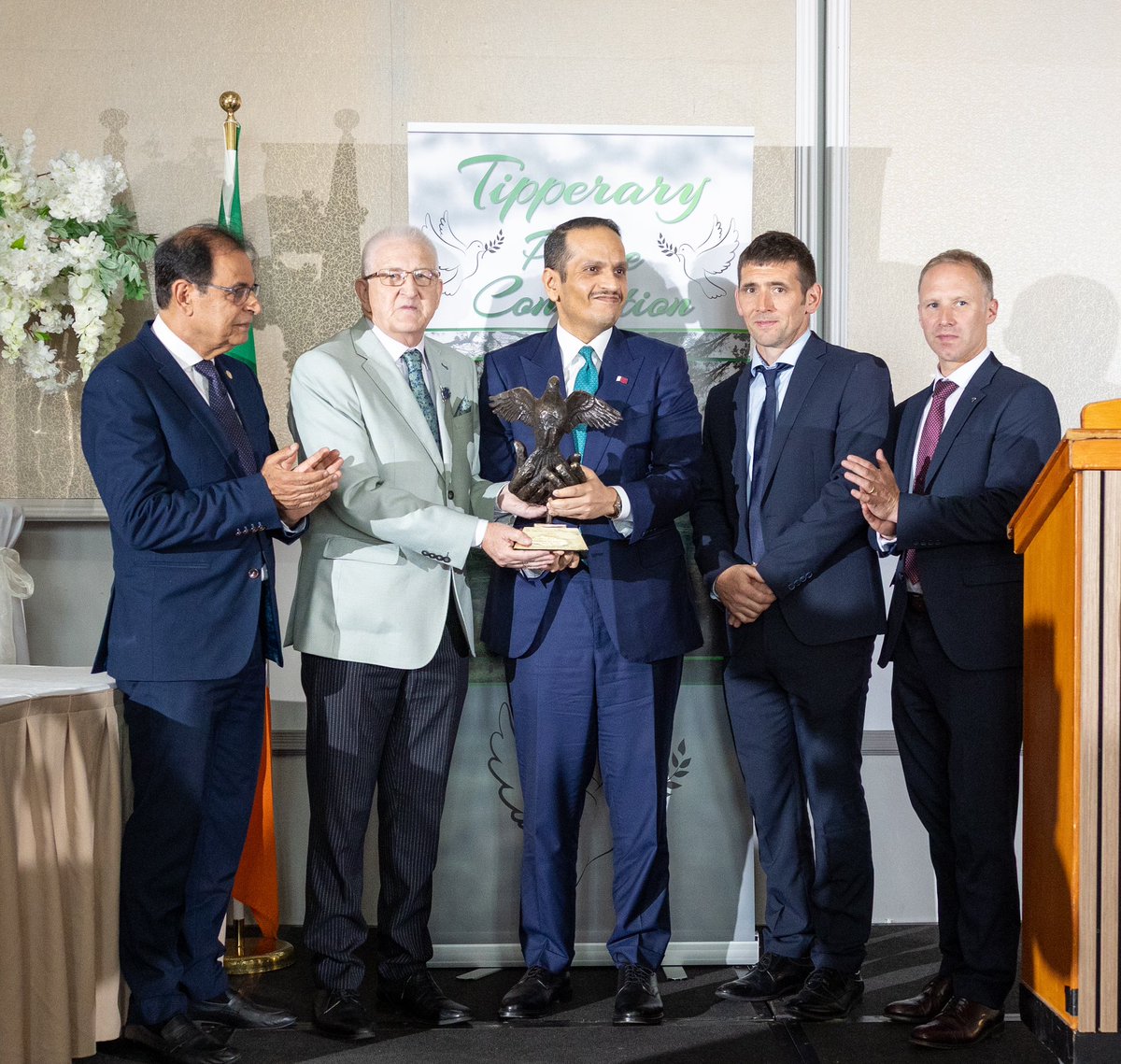 MBA_AlThani_'s tweet image. Honored to receive the Tipperary International Peace Award which reflects Qatar's commitment & HH's leadership in prioritizing peace & principles over interests. We uphold dialogue as peace is not naivety but exercised courage, & we remain a beacon of peace striving for stability