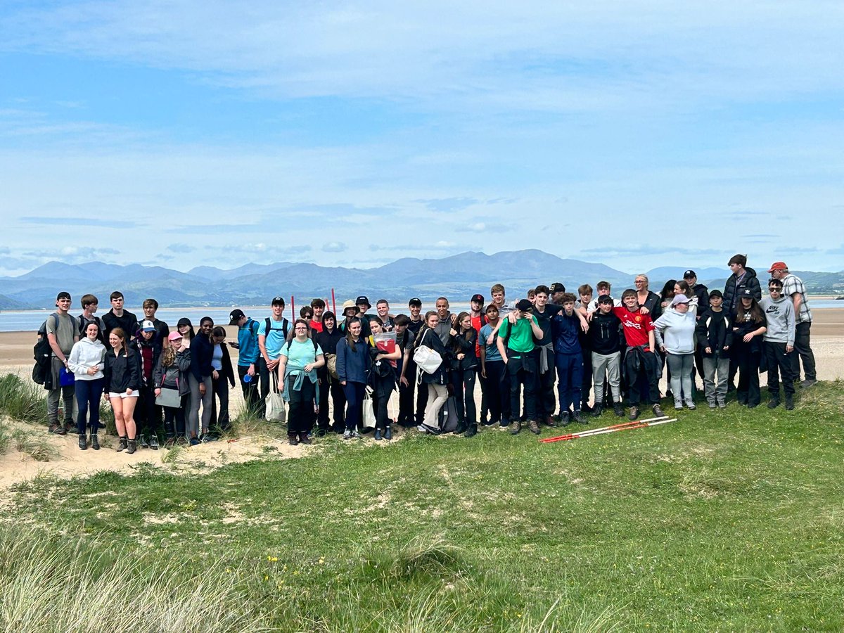 CarmelCollege's tweet photo. 🌦️ 100 L6 Geographers braved all weather for fieldwork in Morecambe & Sandscale Haws!
🧱 Urban regeneration
🌊 Coastal management & beach profiles
🌱 Sand dune plant communities
#TeamGeog #FieldworkInAction
🔗 https://t.co/HAuetGAwd6 https://t.co/s1IzRJ6xzh