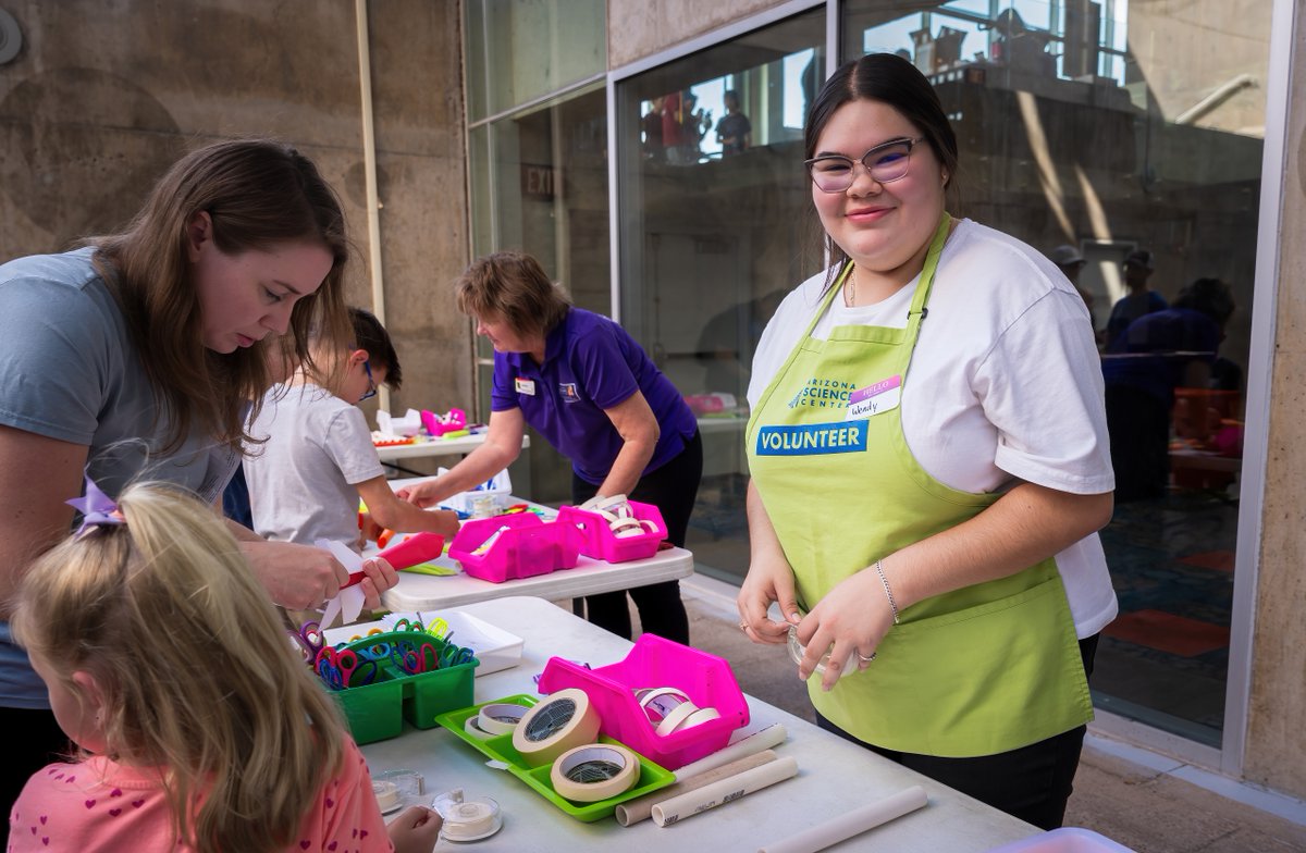 Looking for a fun way to make a difference? Volunteer at Arizona Science Center—help spark curiosity in the next generation of scientists, engineers, and explorers! From greeting Guests to assisting with hands-on exhibits, there’s something for everyone 💚 azscience.org/support/volunt…