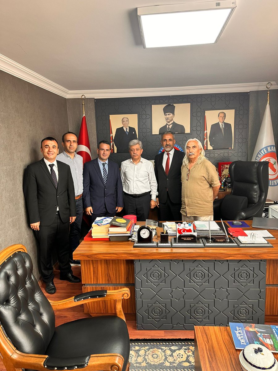 TÜRKAV Uşak İl Temsilcisi Çağlar Tuna, Kamu Sen İl Başkanı İrfan Kılınçer ve yönetimi Genel Başkanımız Sayın Ebubekir Korkmaz'ı ziyaret ettiler. 
Nazik ziyaretleri için teşekkür ederiz.
