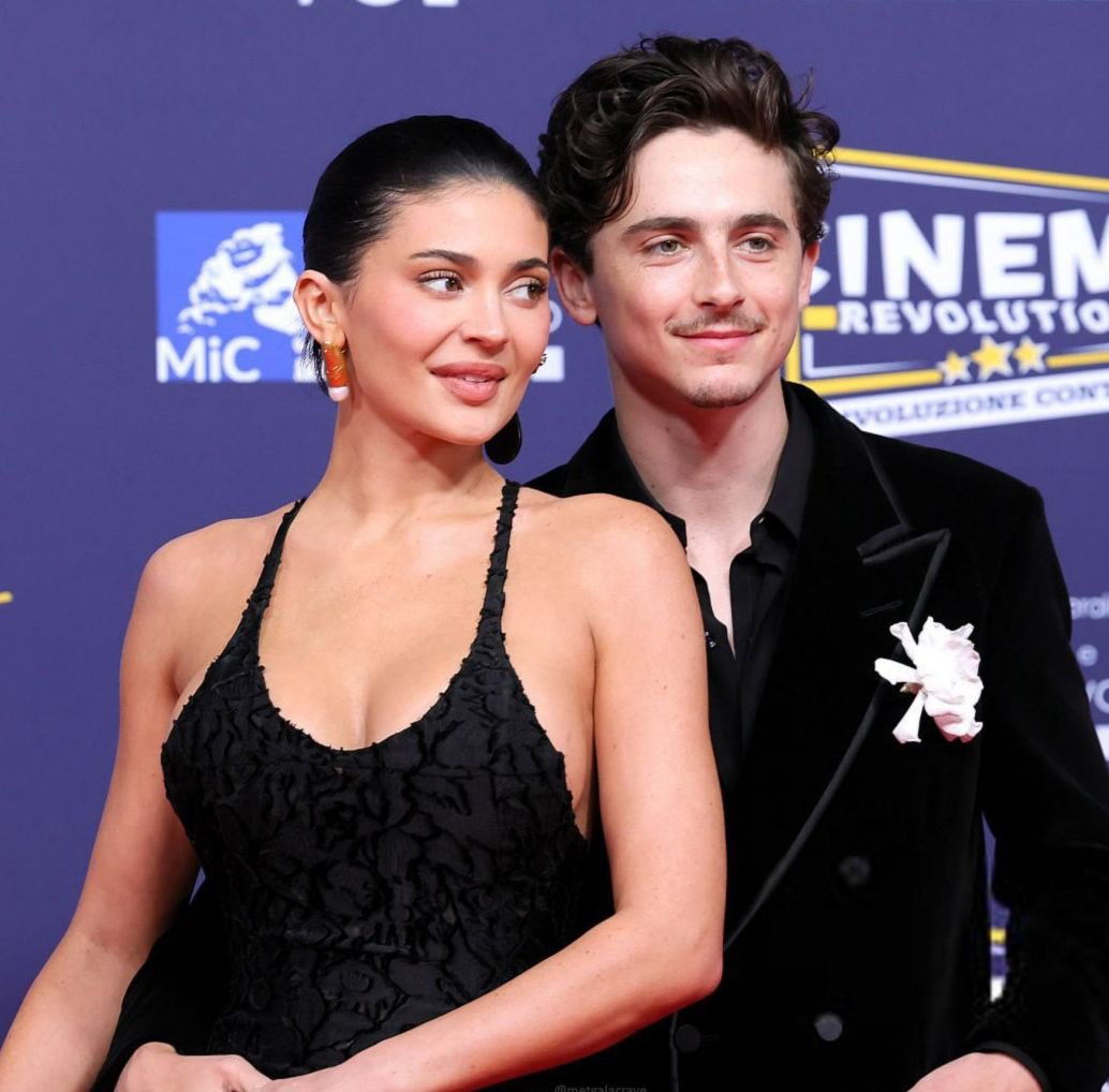 ASSUMIU! Kylie Jenner começou a seguir o namorado Timothée Chalamet no Instagram. 

O casal está junto a mais de 2 anos.