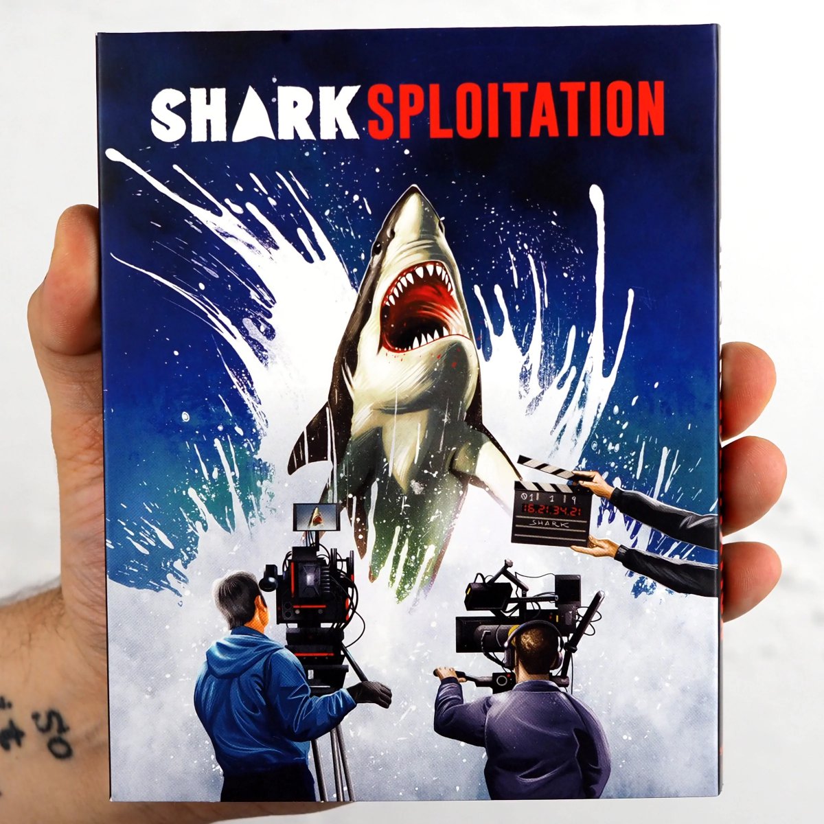 disc_connected's tweet photo. ***ANNOUNCEMENT***
Now available to order on Blu-ray and shipping later this month in the US from @VinegarSyndrome and @ocndistro #PartnerLabel @Shudder: #Sharksploitation (2023)!
The ultimate deep dive into the world of shark cinema: filmmakers, critics, scholars, and conservationists explore the cultural impact on audiences and this misunderstood species.
directed by: Stephen Scarlata
starring: Roger Corman, Joe Dante, Mario Van Peebles, Joe Alves, Adam Rifkin, David Worth
2023 / 106 min / 1.78:1 / English DTS-HD MA 5.1
Additional info:
Region A Blu-ray
Audio Commentary with writer/director/producer Stephen Scarlata and producer Josh Miller
Extended and Deleted Interviews with Mary Roach, Glenn Campbell, Mark Polonia, David Worth, Misty Talley, Joe Alves, Mario Van Peebles, Scott Devine
Endlessly Fascinating - a new video interview with film critic Michael Gingold, author of Rue Morgue Magazine's Shark Movie Mania
Booklet with new writing by film critic Samuel Cohen
English SDH subtitles
https://t.co/uWJUS2mhFy
#BluRay #PhysicalMedia #BluRays #BoutiqueBluRay #CultMovies #DiscConnected #OCNDistribution #VinegarSyndrome #Shudder #Shark #SharkAttack #SteohenScarlatta #RogerCorman #JoeDante