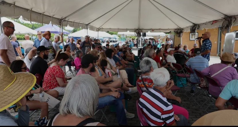 EPAregion2's tweet photo. 🌿 Trujillo Alto, ganador del grant SWIFR de la EPA celebró su Feria Ambiental con árboles, reciclaje y talleres. Este evento promovió conciencia ecológica con arte, agricultura urbana y actividades para niños 🌱 

#Reciclaje #EPA #SWIFR #PuertoRicoRecicla https://t.co/x9U5d0qCv8