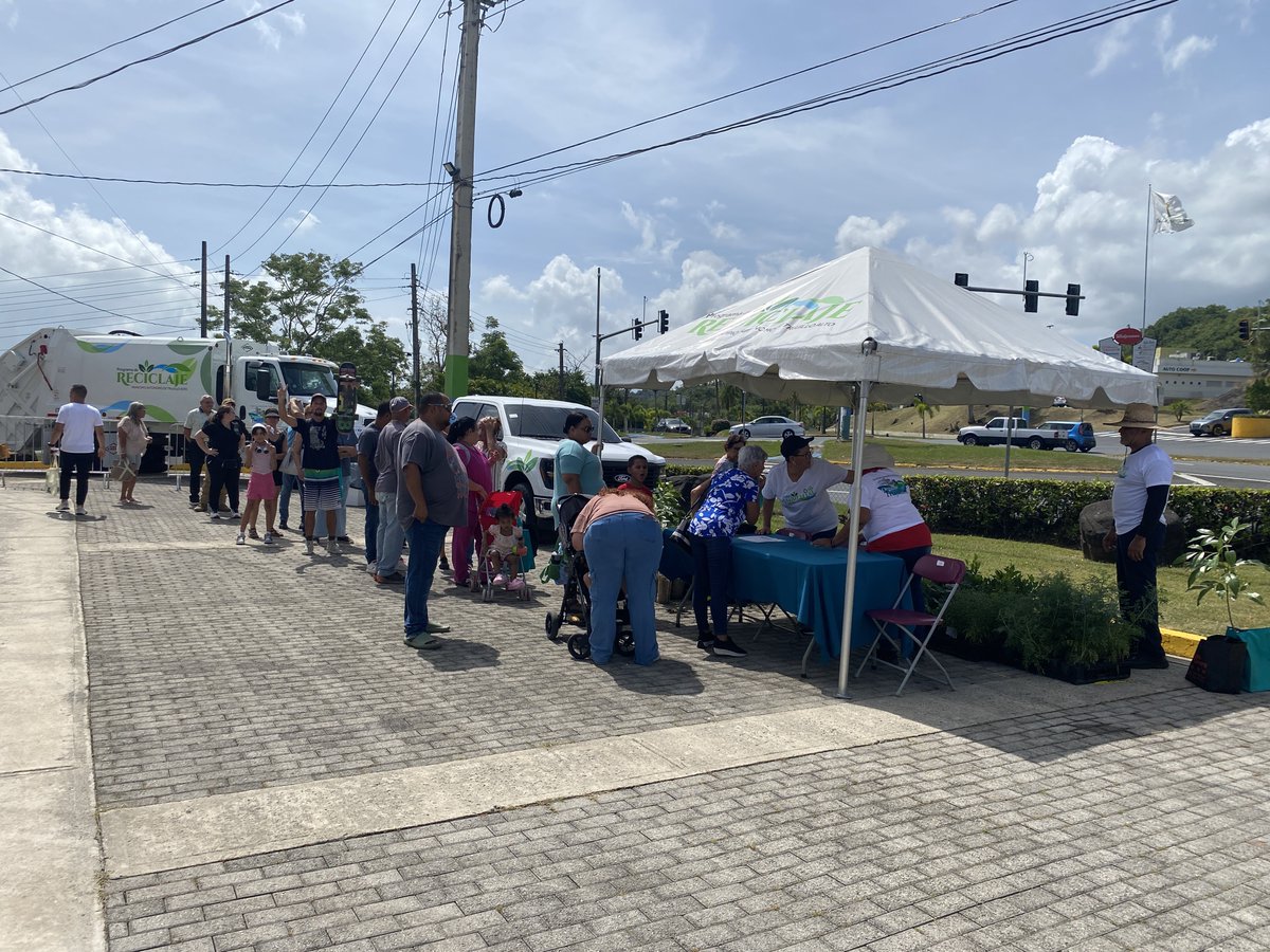 🌿 Trujillo Alto, ganador del grant SWIFR de la EPA celebró su Feria Ambiental con árboles, reciclaje y talleres. Este evento promovió conciencia ecológica con arte, agricultura urbana y actividades para niños 🌱 

#Reciclaje #EPA #SWIFR #PuertoRicoRecicla