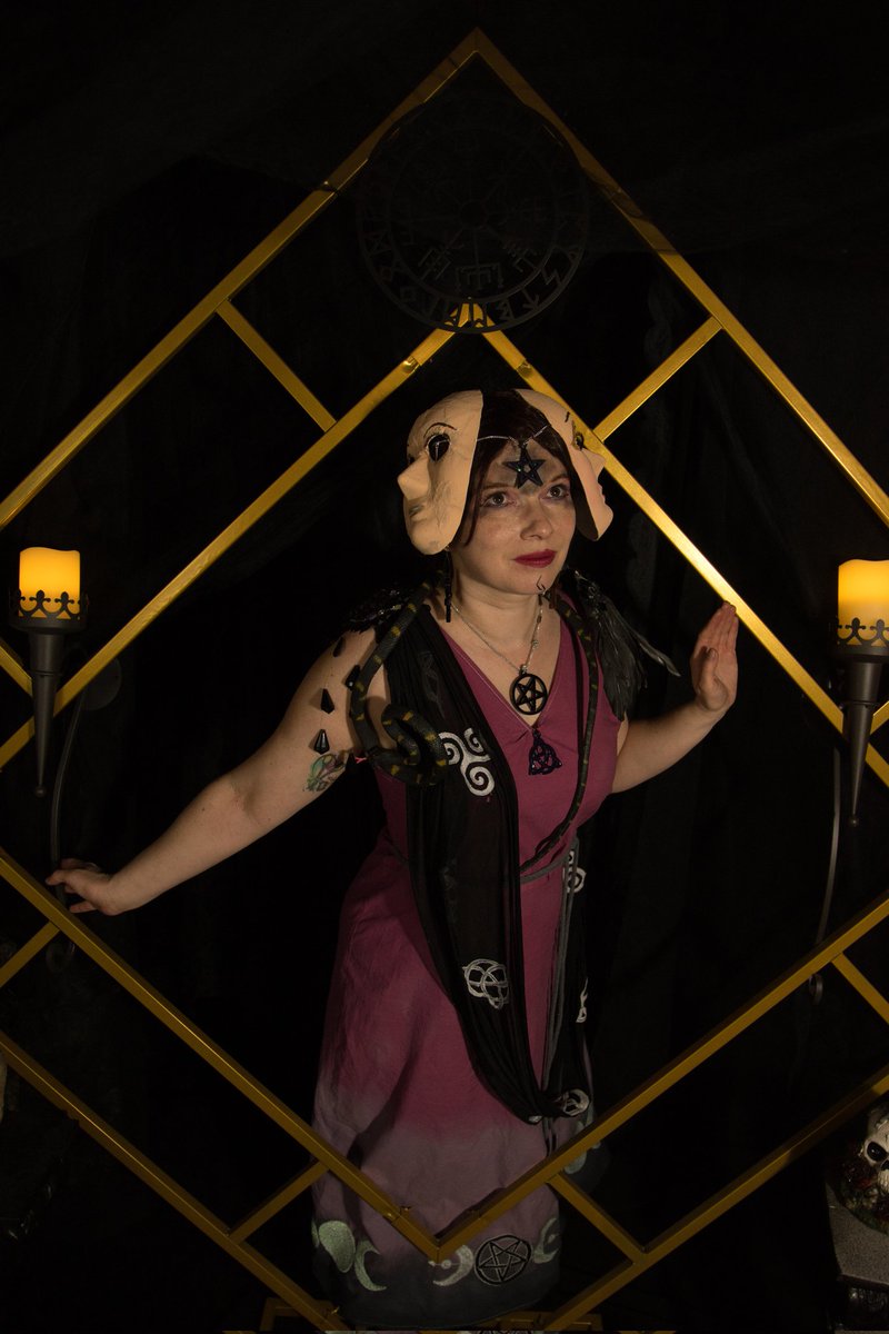 ScarletsFlame's tweet image. My goddess Hecate own design
Cosplay and Design by me
Photographer elensor
#cosplay #germancosplay