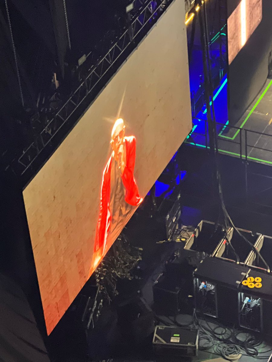 wenssum's tweet photo. i saw pitbull, best 2 hours of my life fr https://t.co/C1FY8A5BkI