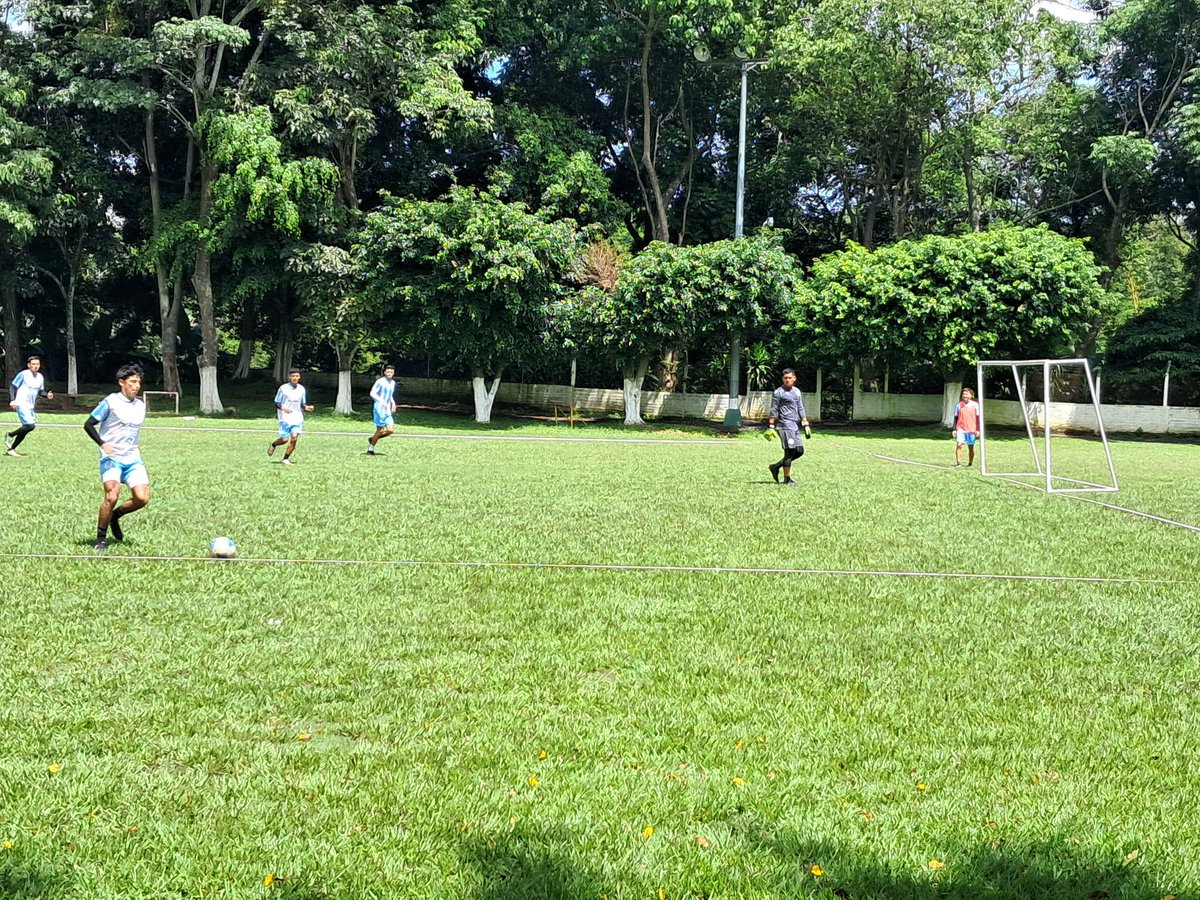 lavidadetrasdel's tweet photo. Pretemporada de C.D. Hércules de cara a lo que se les viene nacional e internacional 🏆🇸🇻🔥⚽!!!!
#futbolsalvadoreño #futbolfan #futbolista #lvdda #fulbo #ES #historiadenuestrofutbol #recordaresvolveravivir #ligasalvadoreña #primeradivision #hechoenElSalvador #futbolnacional https://t.co/yOwp108XKi