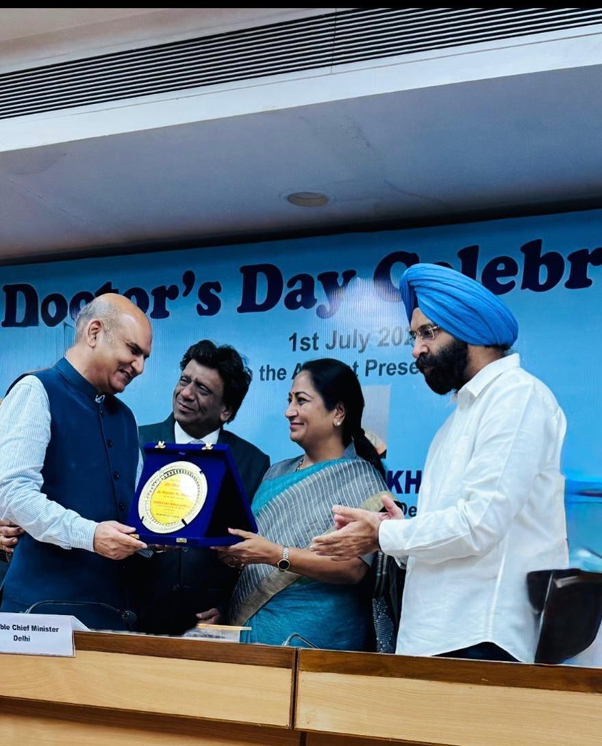 DrRKDhamija's tweet photo. Humbled and privileged to be honored by Hon'ble Chief Minister of Delhi on the Occasion of National Doctors Day
#DoctorsDay2025 #IHBAS
#dedication #Brainhealth https://t.co/eWdhxLhcoe