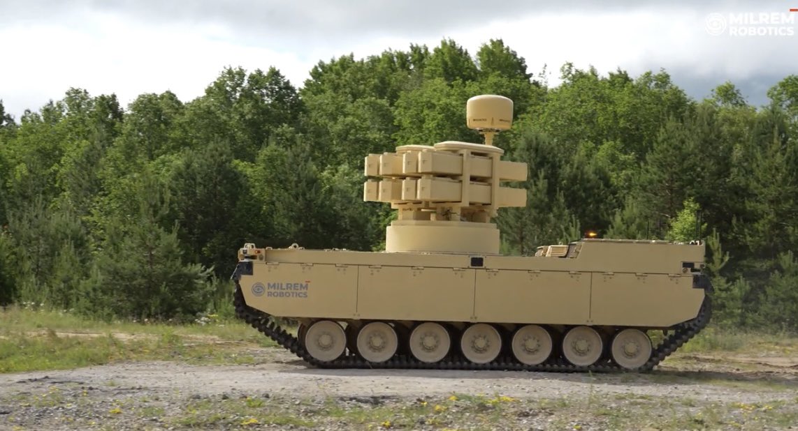 GuynyFqWIAA0SQO?format=jpg&name=medium