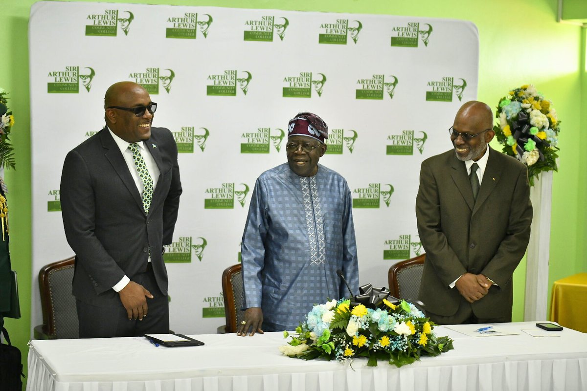 President Tinubu's official visit to Saint Lucia continued with an engagement at the Sir Arthur Lewis Community College for

🟩Cultural presentation by the students
🟩Visit to Sir Derek Walcott Library
🟩Laying of wreaths at the grave sites of Sir Arthur Lewis &amp; Sir Derek Walcott