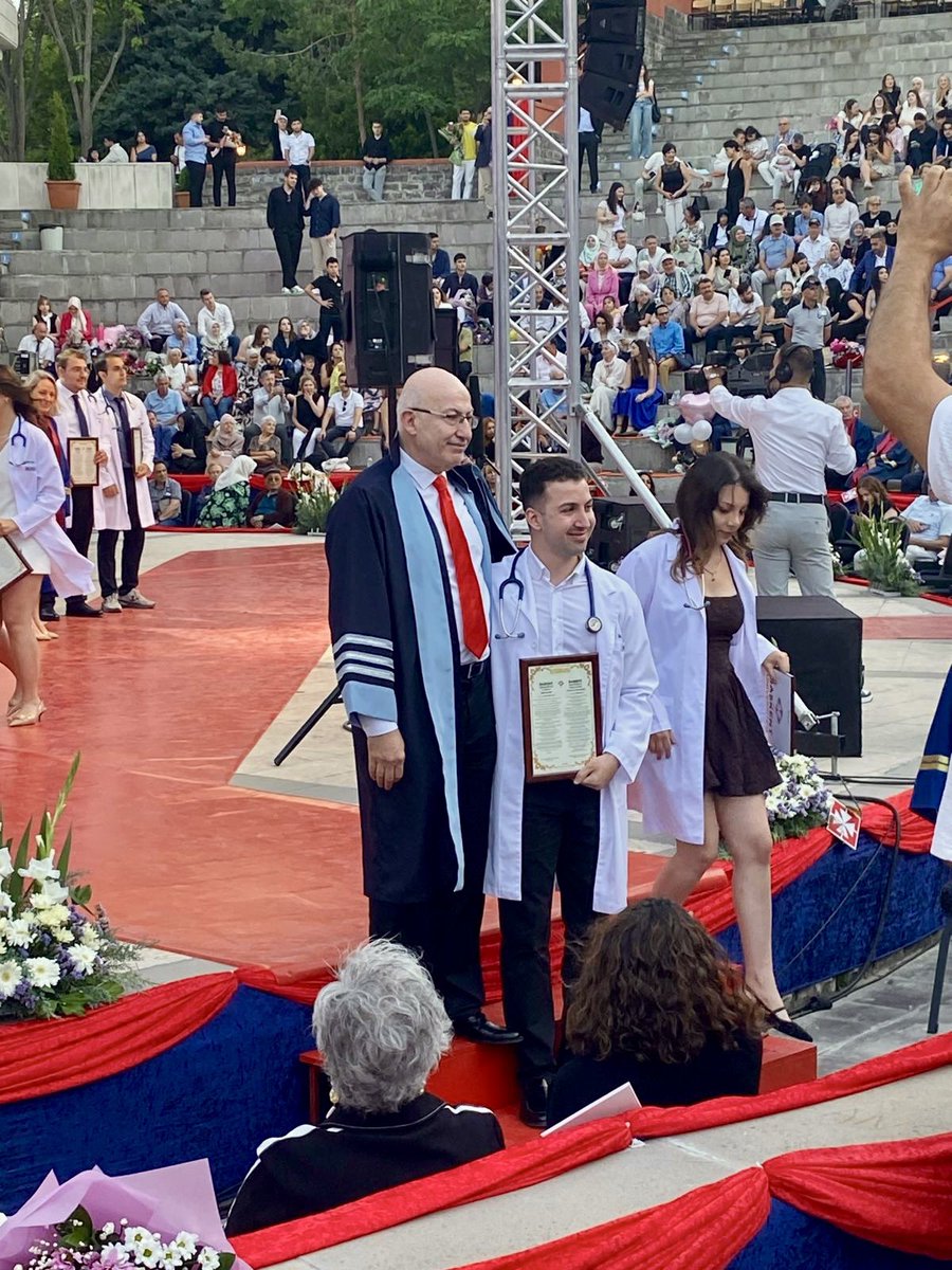 Şebnem Bababalım Yağcı (@sebnem_56) on Twitter photo Küçük oğlum ve babası artık meslektaşlar..Diploma töreninde Dr.Tan Yağcı beyaz önlüğünü babası Prof.Dr.Münci Yağcı tarafından giydirilirken biz göz yaşlarımızı tutamadık..Bundan daha güzel bir gurur yaşayamazdım.Canım oğlum hastalarına şifa vermeni diliyorum.<a href="/baskentunv/">Başkent Üniversitesi</a> Küçük oğlum ve babası artık meslektaşlar..Diploma töreninde Dr.Tan Yağcı beyaz önlüğünü babası Prof.Dr.Münci Yağcı tarafından giydirilirken biz göz yaşlarımızı tutamadık..Bundan daha güzel bir gurur yaşayamazdım.Canım oğlum hastalarına şifa vermeni diliyorum.<a href="/baskentunv/">Başkent Üniversitesi</a>