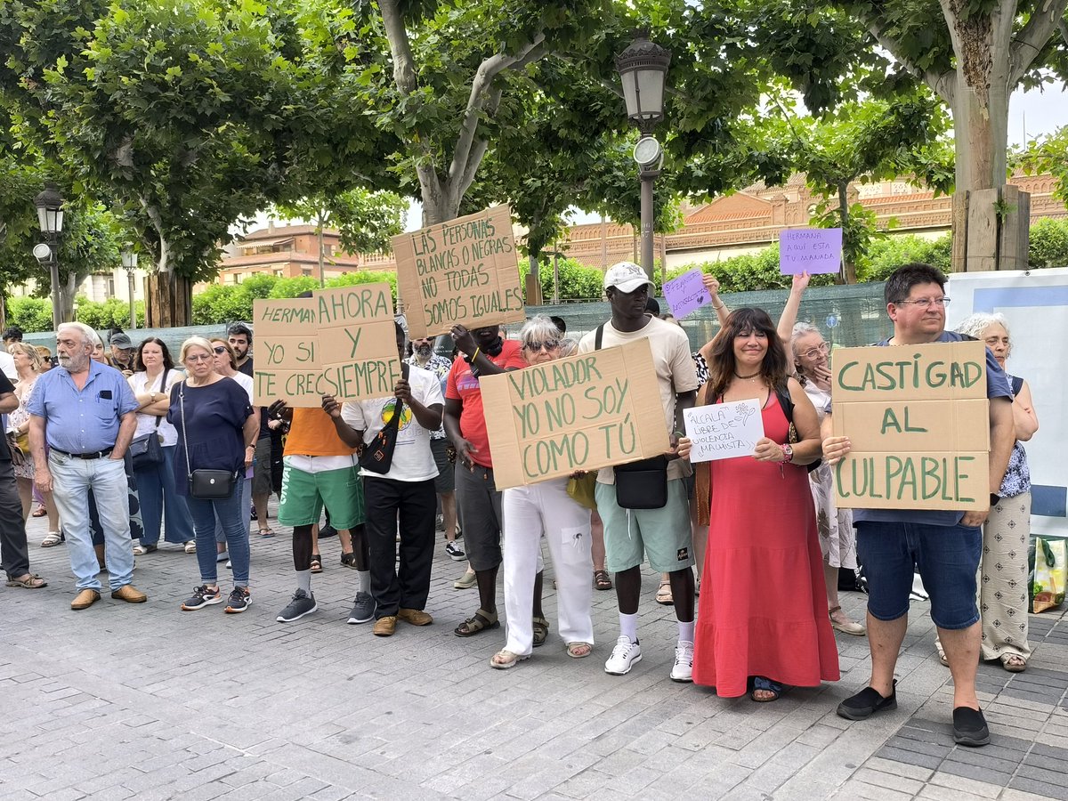 CCOO Henares (@ccoohenares) on Twitter photo 🟣 La Alcalá feminista, diversa y solidaria se manifiesta exigiendo justicia ante la última agresión sexual a una mujer en la ciudad. 
¡Junt@s contra la violencia machista! 🟣 La Alcalá feminista, diversa y solidaria se manifiesta exigiendo justicia ante la última agresión sexual a una mujer en la ciudad. 
¡Junt@s contra la violencia machista!