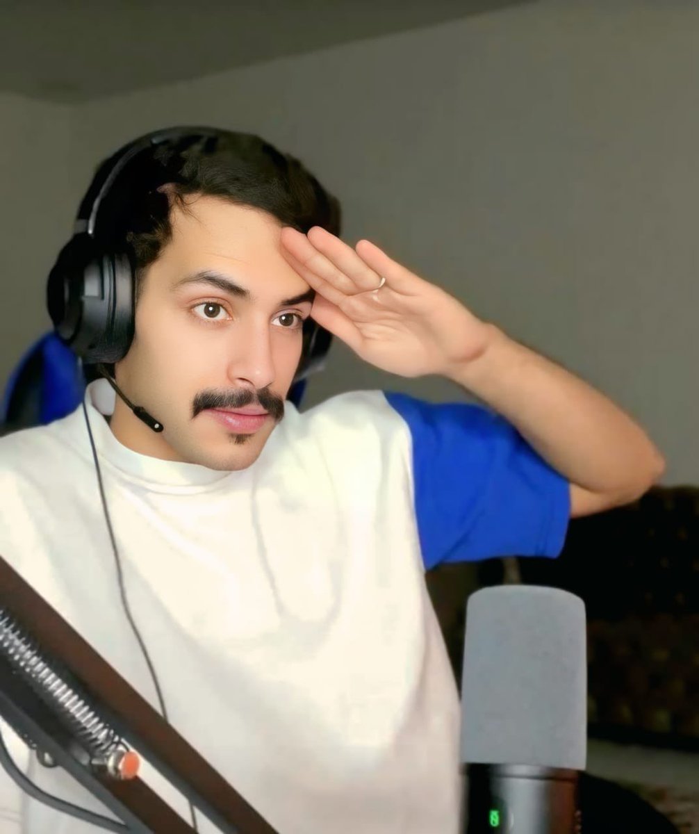 أنا ذاك الكبير اللي على القمه يحث خطاه
طموحاته كبار ويحمل اسم ومبداه سامي

 #عزيز_الكناني <a href="/AlknaniAziiz/">عزيز الكناني 🪡</a>