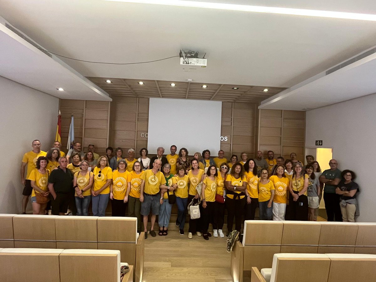 COMC_Oficial's tweet image. El 27 junio, unas 70 personas con #esclerodermia y sus familiares, pertenecientes a la @AEEsclerodermia, recorrieron a pie las últimas etapas del #CaminodeSantiago, bajo el lema “girasoles en el camino”🌻reclamando más visibilidad, equidad e investigación👉ser.es/pacientes-con-…