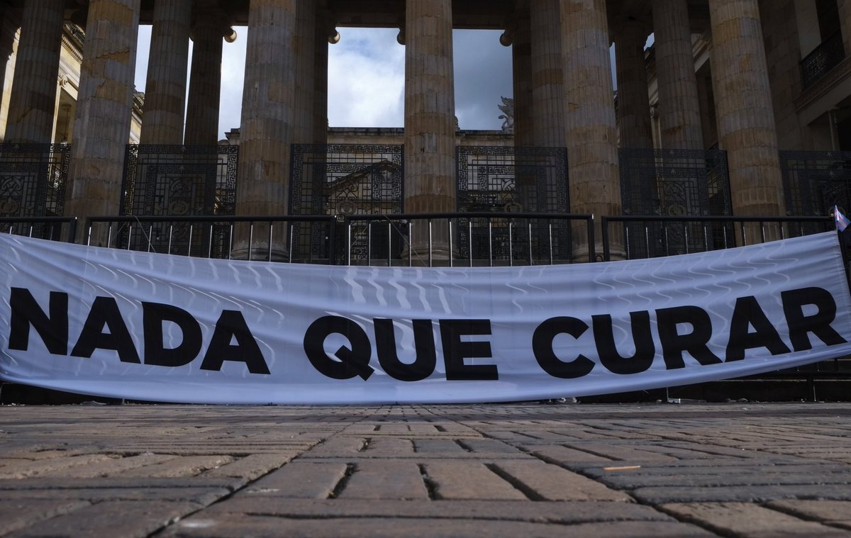 <a href="/OrgulloLGBT/">OrgulloLGBT® 🏳️‍🌈🏳️‍⚧️</a> <a href="/CanalRosaCol/">Canal Rosa 🇨🇴 🏳️‍🌈 🏳️‍⚧️</a> <a href="/mklavers81/">Michael K. Lavers (He/Him)</a> <a href="/lgbtplusnews/">LGBT Plus News</a> <a href="/NoticiasLGBT/">Noticias LGBT</a> <a href="/BNOCTURNA/">BOGOTÁ NOCTURNA BNTV</a> <a href="/CORPRENSACOL/">CORPRENSA COLOMBIA</a> <a href="/redgaylatino/">GayLatino</a> <a href="/LatitudGay/">Latitud Gay®🏳️‍🌈🇦🇷 - Lo Importante es SER</a> <a href="/PresentesLatam/">Presentes</a> Potentes mensajes en la marcha de Bogotá , fotos de mi autoría, las pueden usar si lo consideran necesario.