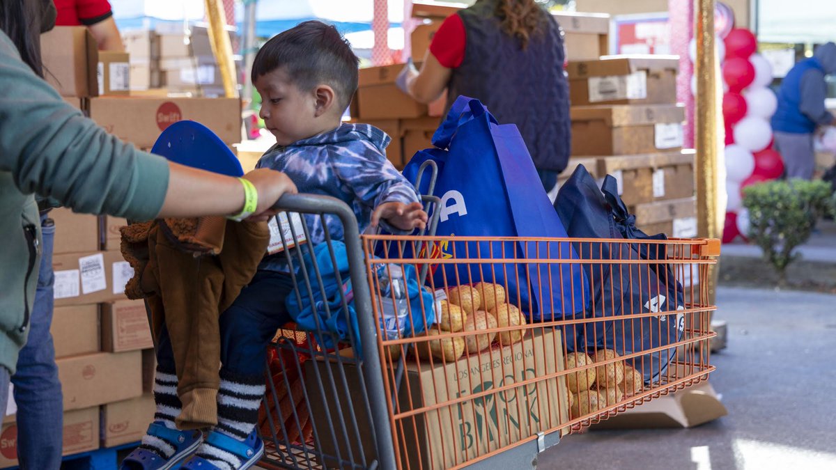 LAFoodBank's tweet image. Thank you to the National Diaper Bank Network (@diapernetwork) for donating over 250,000 @huggies brand in May and June! These essential items help families in LA County care for their little ones.
#EndDiaperNeed #BasicNeeds #NDBN #Donations #CommunitySupport