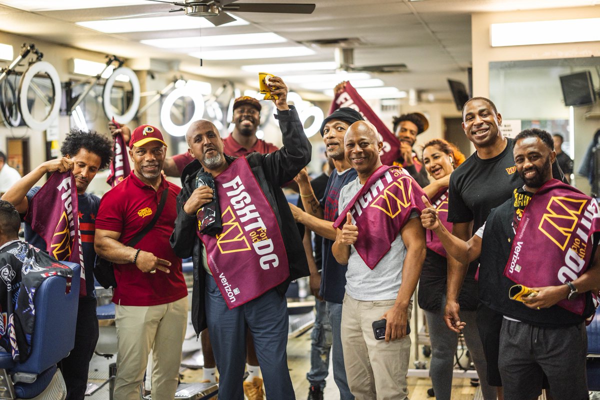 commandersCR's tweet image. During the month of June, our Legends were out and about engaging with the D.C. community — surprising students, celebrating educators, supporting local nonprofits, and showing up for the city that’s always shown up for us. 💛