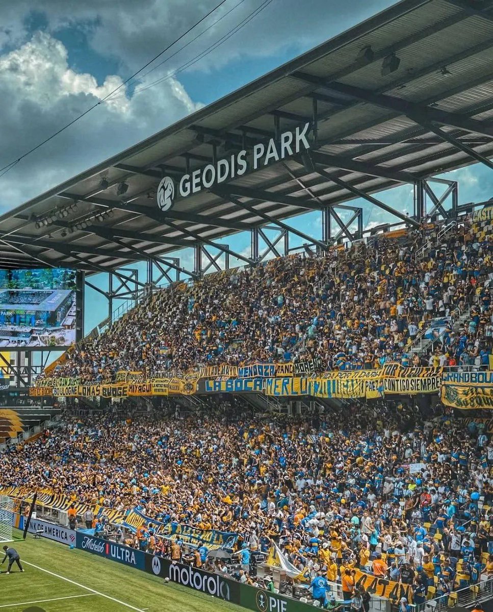 BocaEsPueblo's tweet image. Los partidos del Mundial de Clubes se siguen jugando, pero podríamos decir que el campeonato realmente terminó cuando el Jugador Número 12 se fue de Estados Unidos.
Si de algo sirvió este nuevo torneo, fue para demostrarle (al mundo entero y también a los que querían apropiarse…