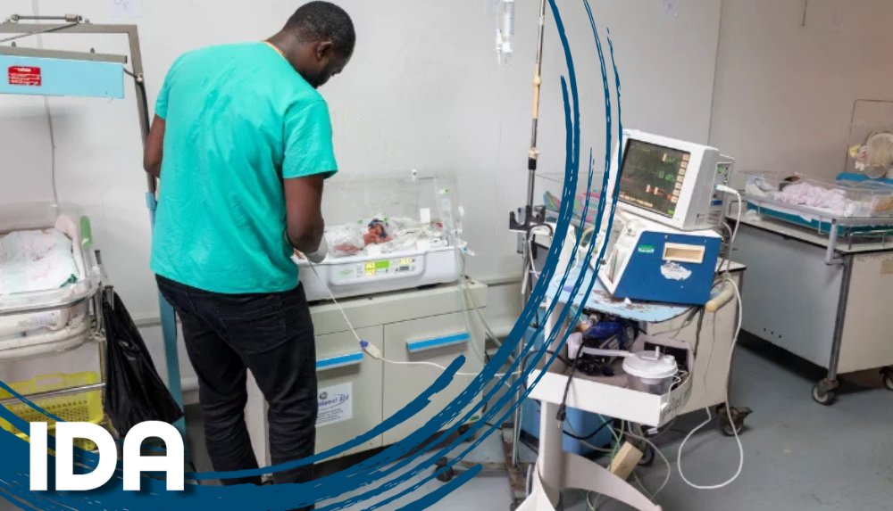 WBCaribbean's tweet image. With support from @WBG_IDA, solar energy now powers five major hospitals in Haiti, boosting vaccine access, improving emergency services, and bringing critical care to communities long left in the dark.
Discover how #IDAworks: wrld.bg/L8mv50WjhjI